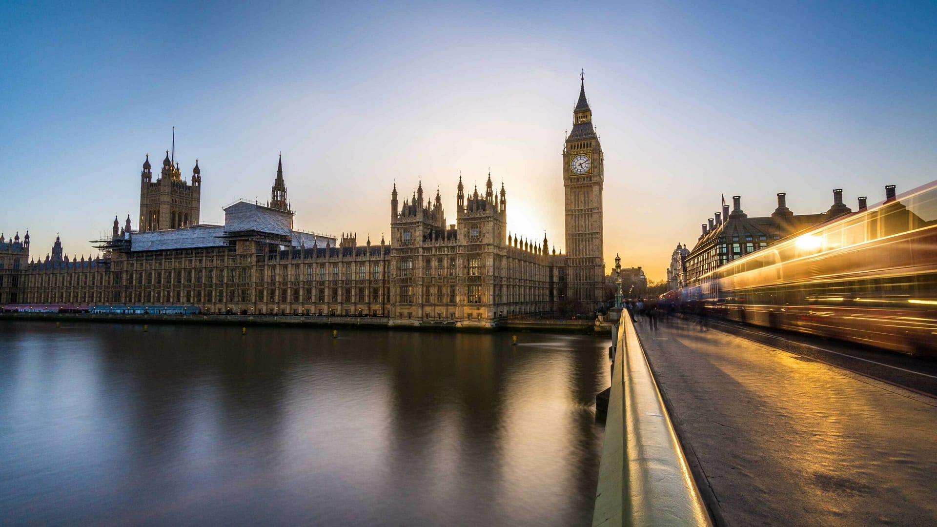 Landscape shot of Big Ben and the Houses of Parliament.