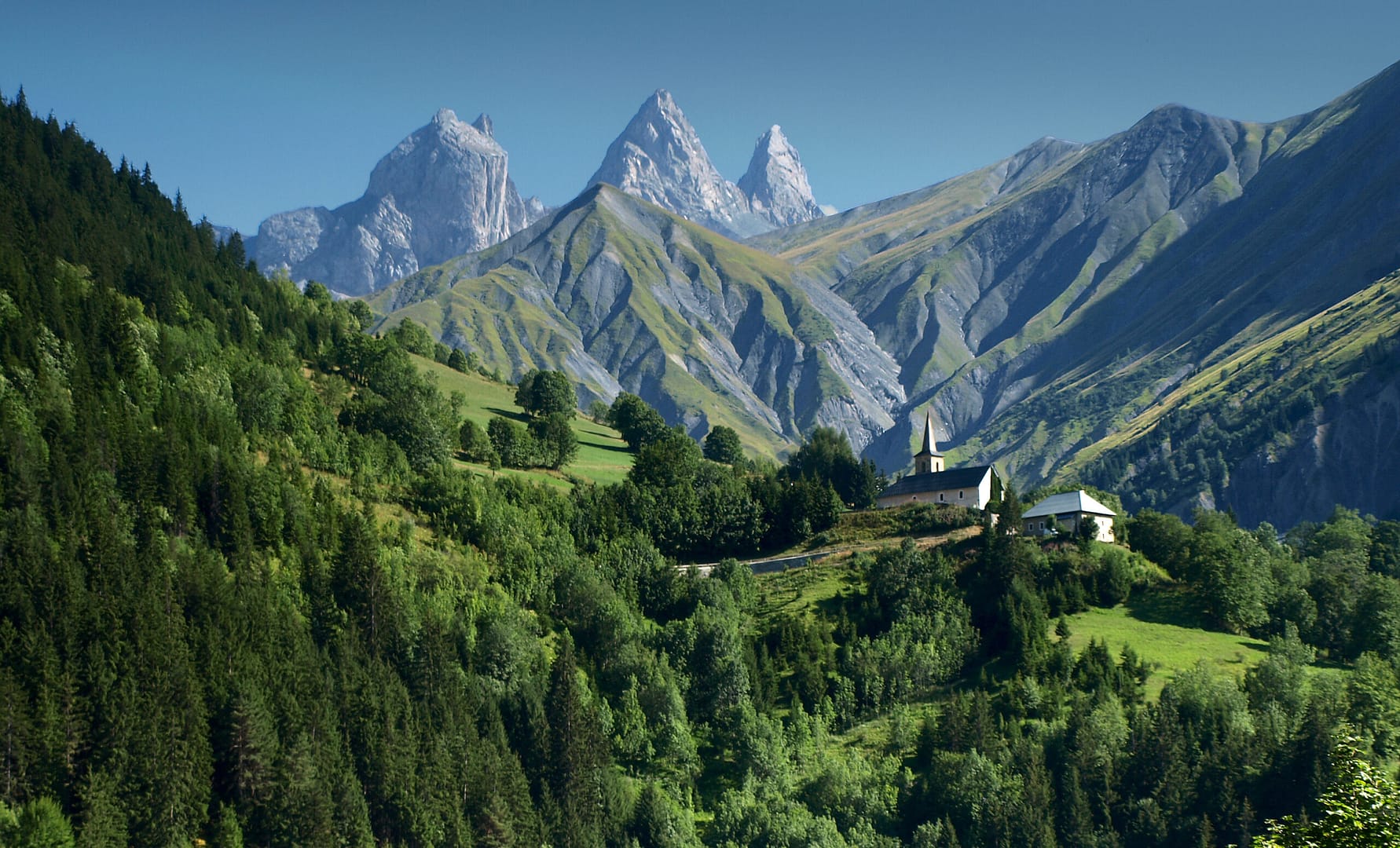 Creating compositions in response to an animation (Theme: Mountains)