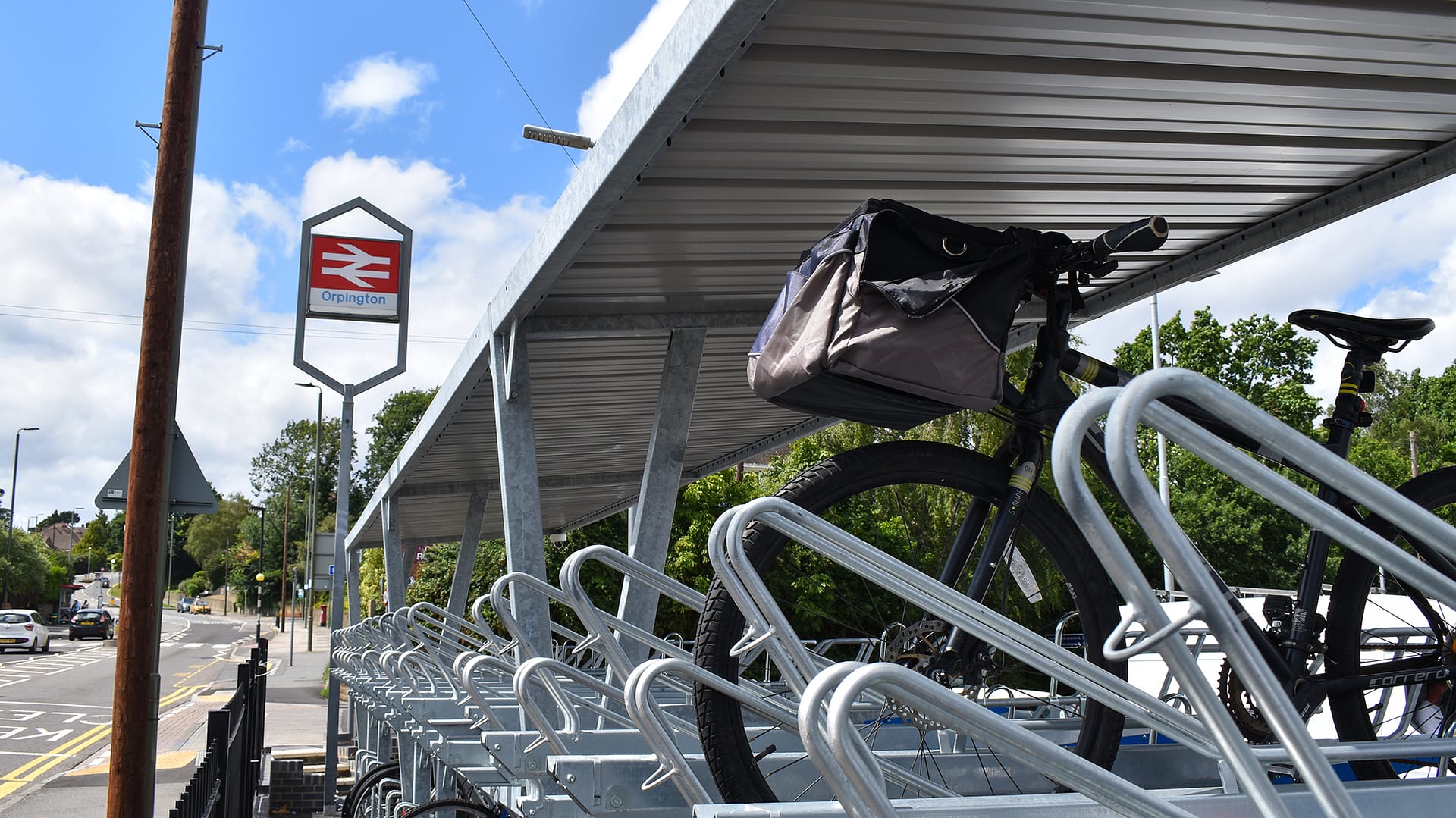 orpington railway station cycle hub bike racks