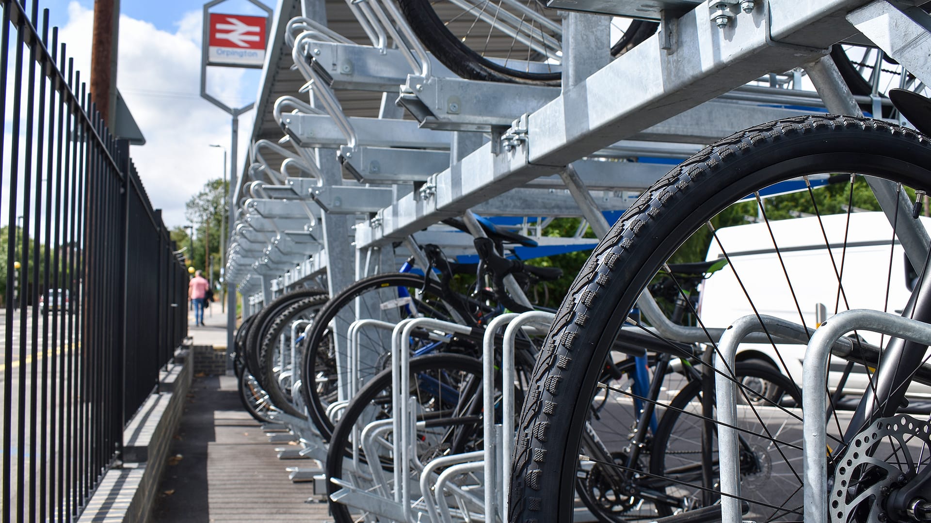 orpington railway station cycle hub bike racks